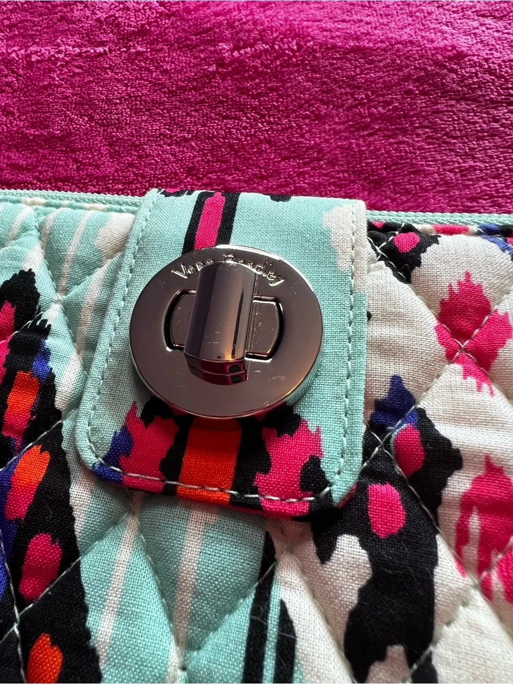 Pueblo Turnlock Wallet- Vera Bradley 2018 - Picture 3 of 6
